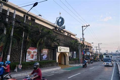 Best Hotels Near Valenzuela City People's Park.